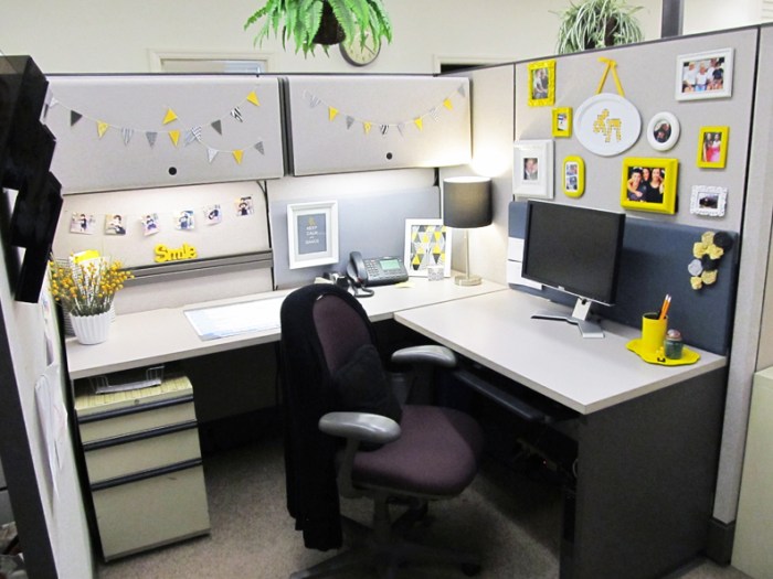 How to decorate small office room