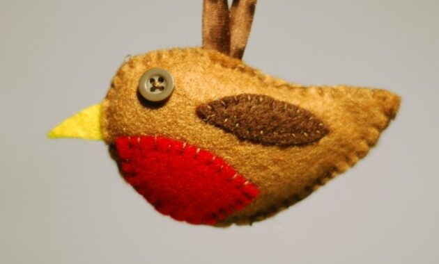 How to Make a Felt Robin Christmas Decoration