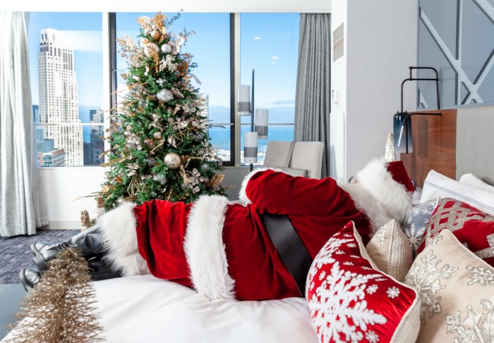 How to decorate hotel room for christmas