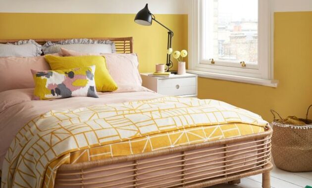 How to Decorate a Mustard Yellow Room